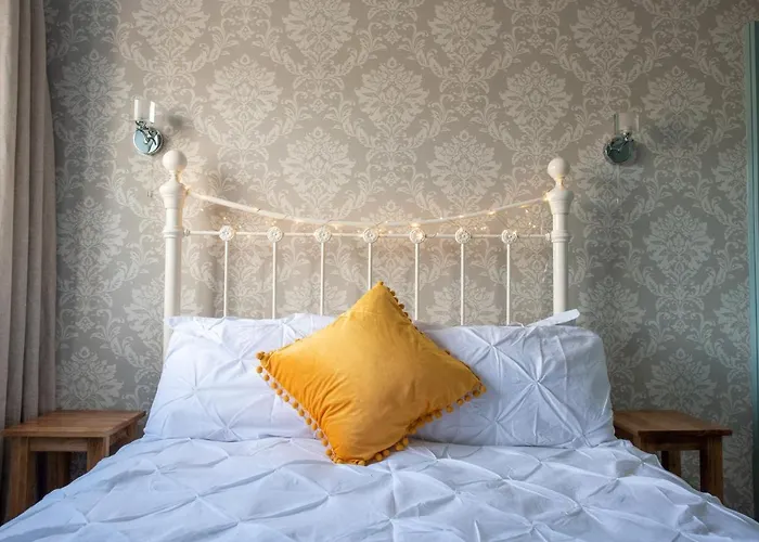 Clovelly Guest House