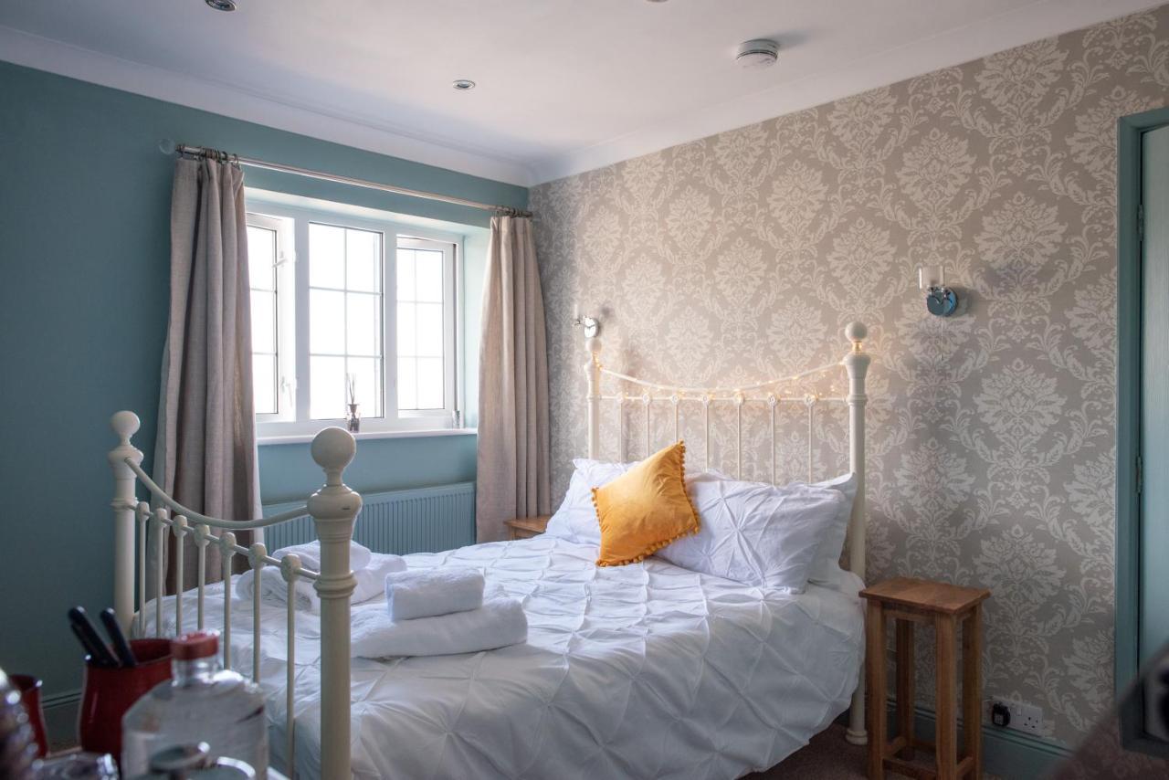 Clovelly Guest house *