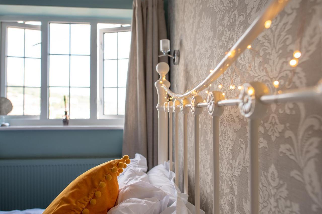 Clovelly Guest house *