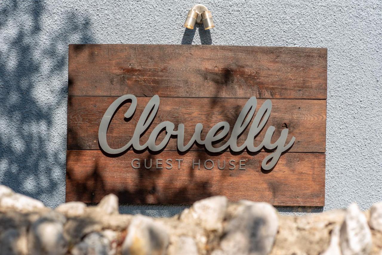 Clovelly Guest house *